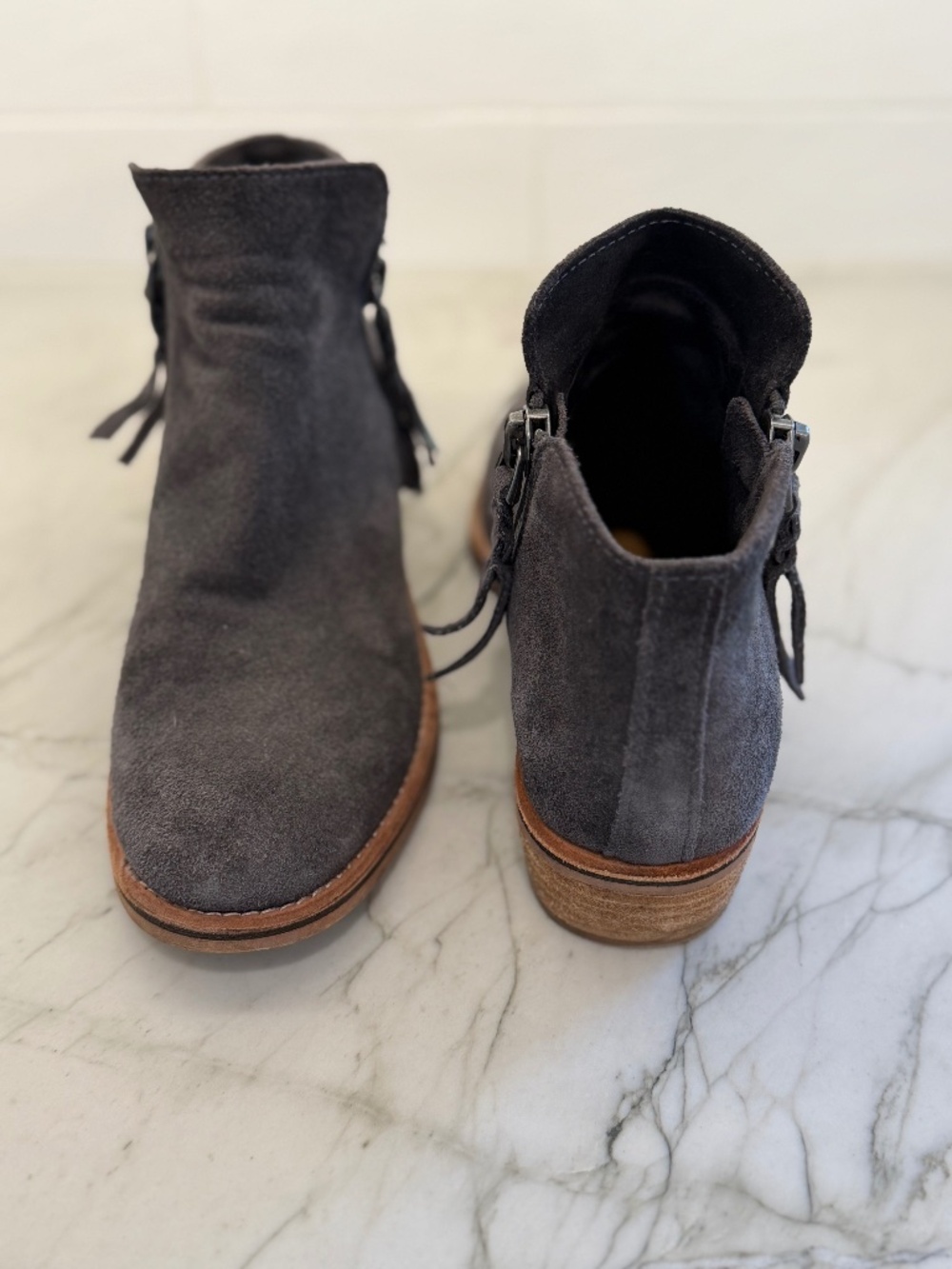 Dolce Vita Sutton Suede Ankle Booties Charcoal Gray Size 9 Double Zip